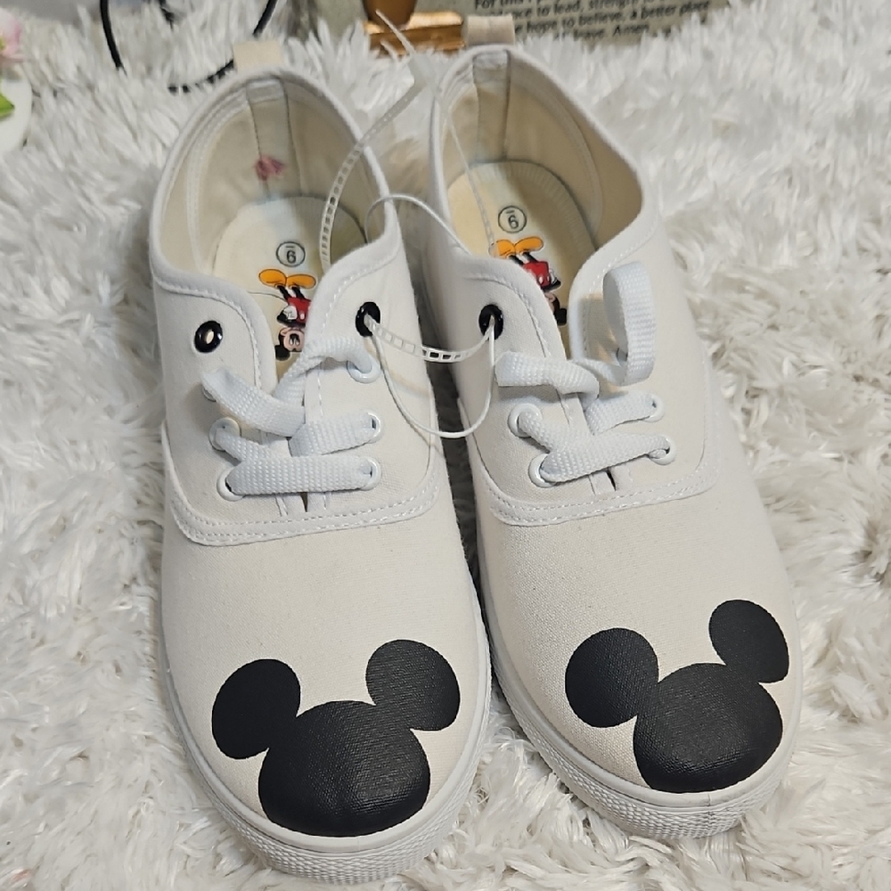 Disney Mickey Mouse Sneakers Canvas Shoes White Black Size 9